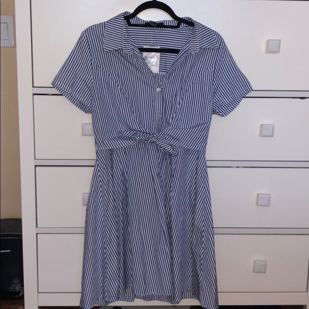 ⭐️NWT⭐️ Forever21 Tie Front Buttoned Up Mini Dress